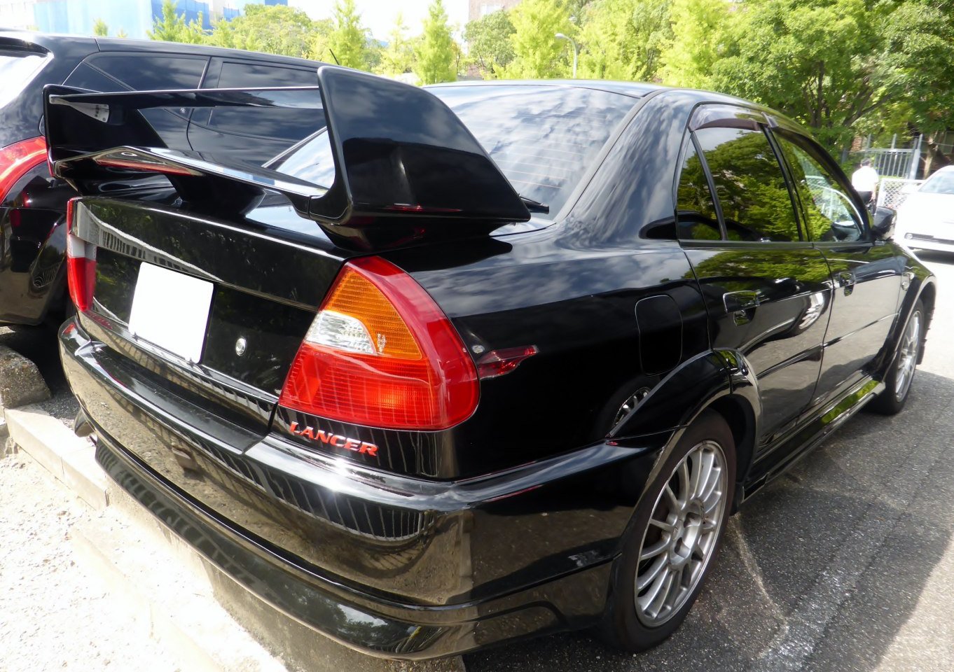 Mitsubishi Lancer Evolution technical specifications and fuel economy